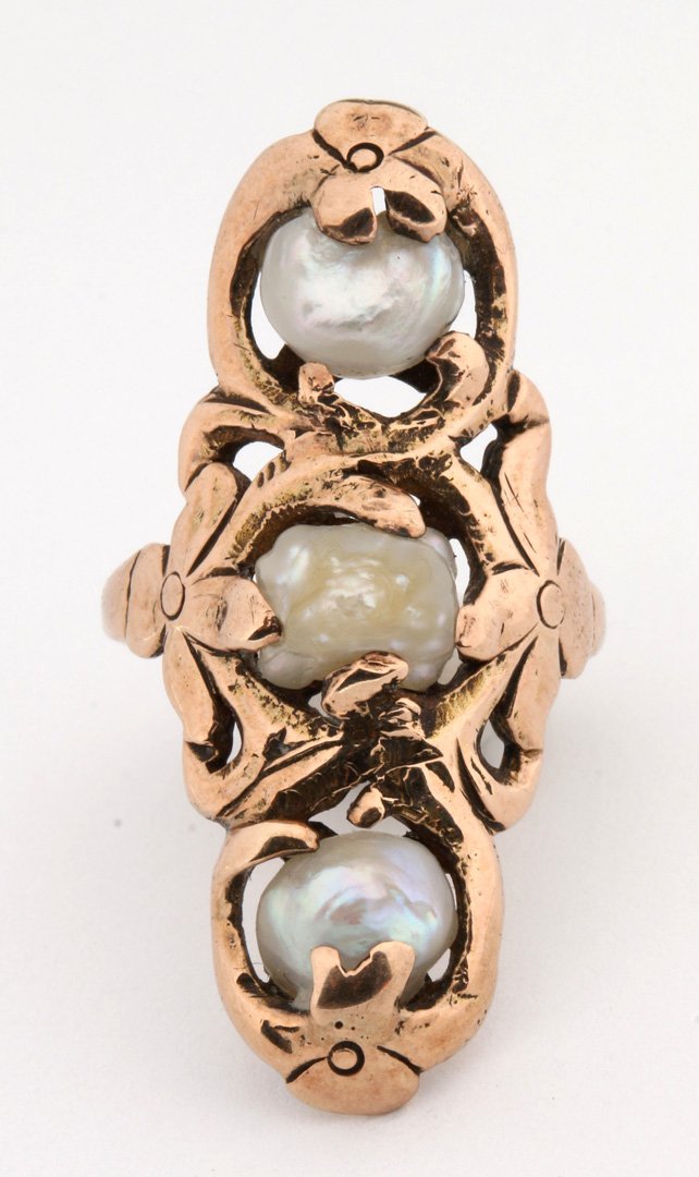 A LADIES UNMARKED YELLOW GOLD PEARL RING (1 of 3)
