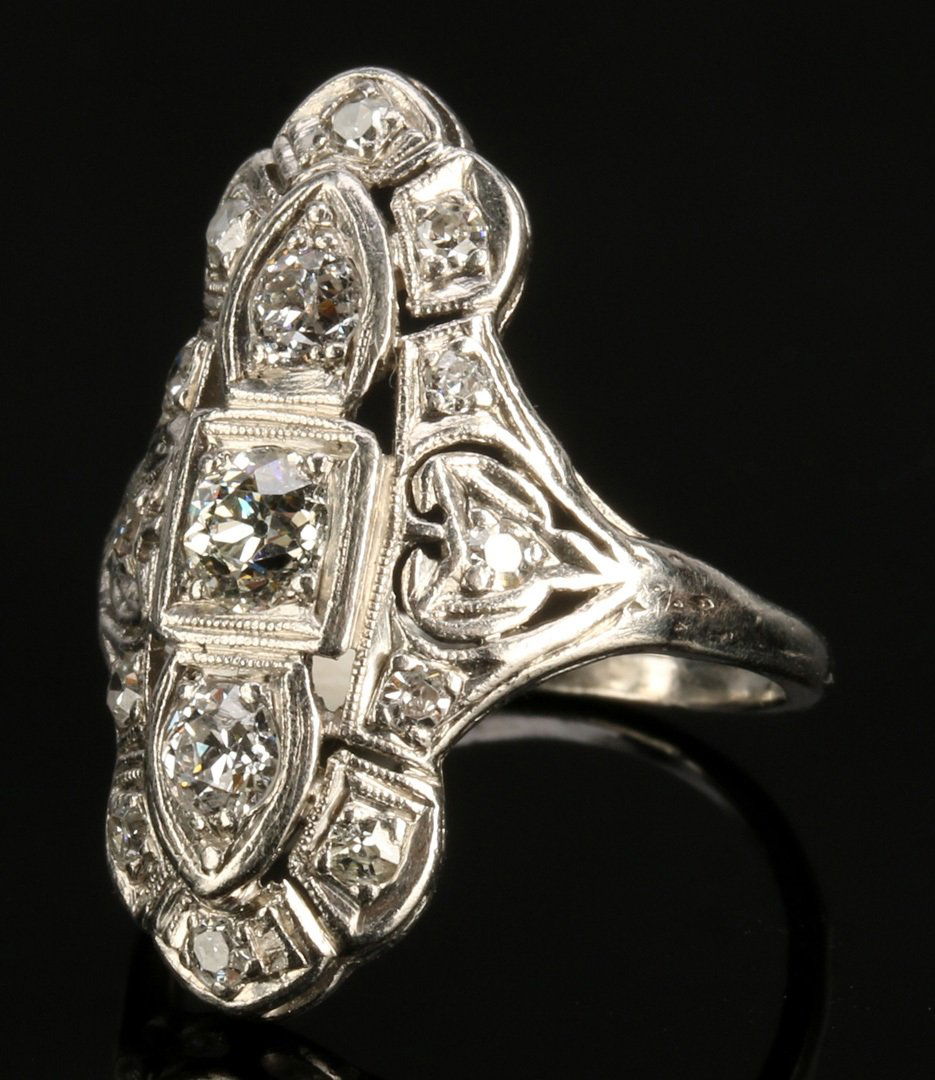 AN ANTIQUE PLATINUM RING APPROX. 1.00 CT TW DIAMONDS (1 of 10)