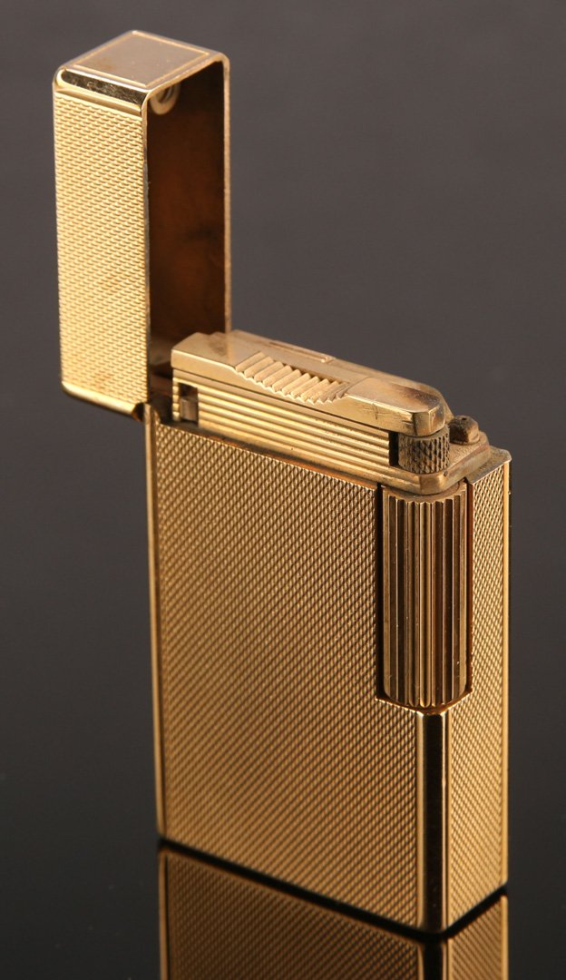 A VINTAGE DUPONT GOLD PLATED CIGARETTE LIGHTER (1 of 9)