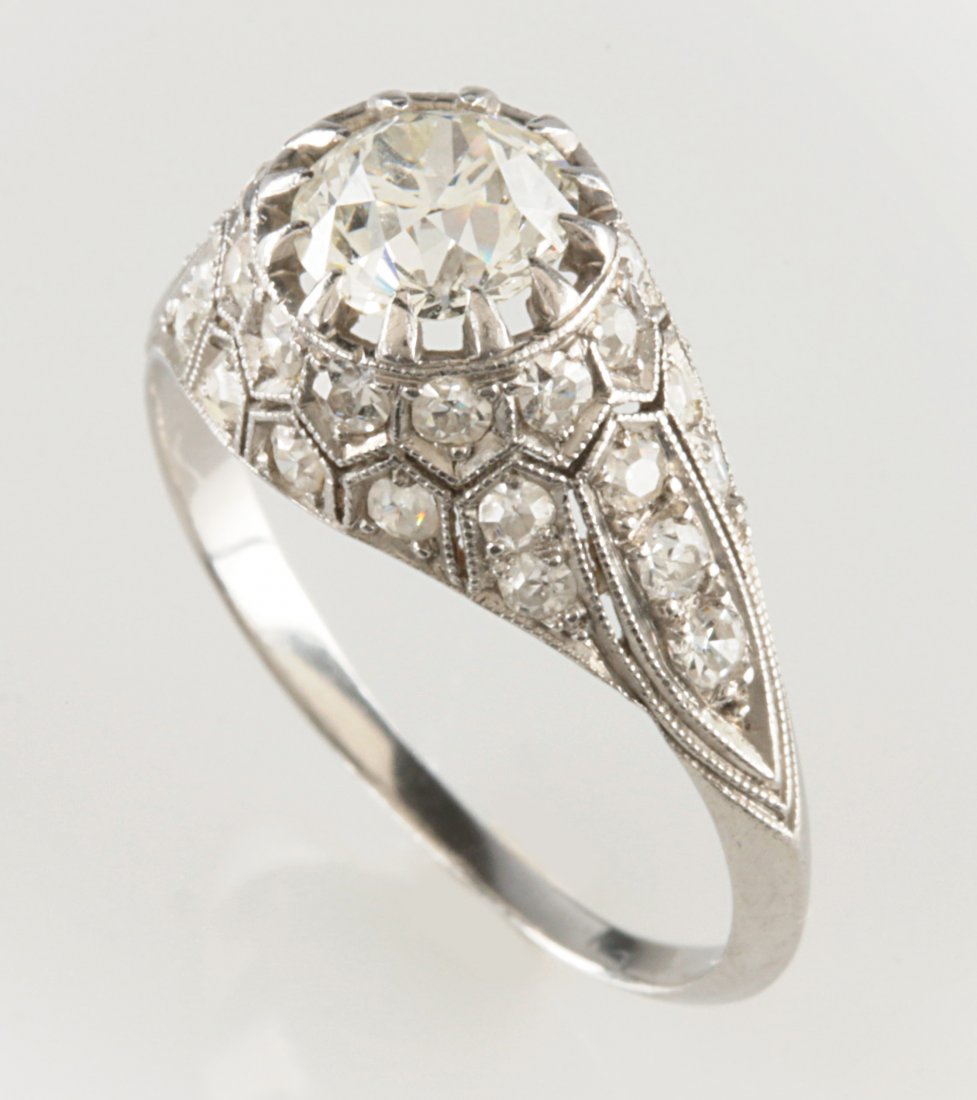 AN ANTIQUE DIAMOND AND PLATINUM RING APPROX 2CT TW (1 of 8)