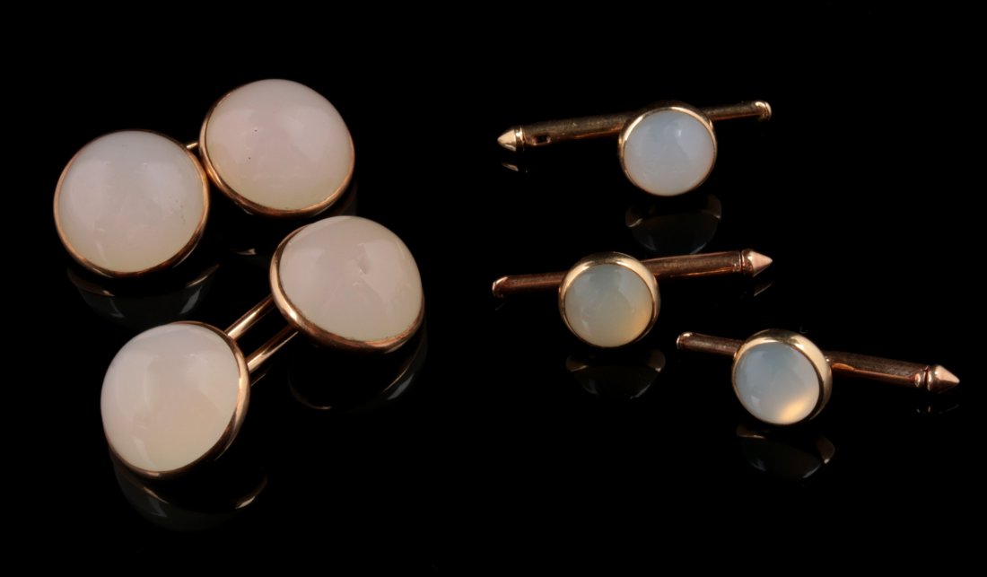 A SET OF 14K GOLD CUFFLINKS AND MATCHING STUDS (1 of 6)