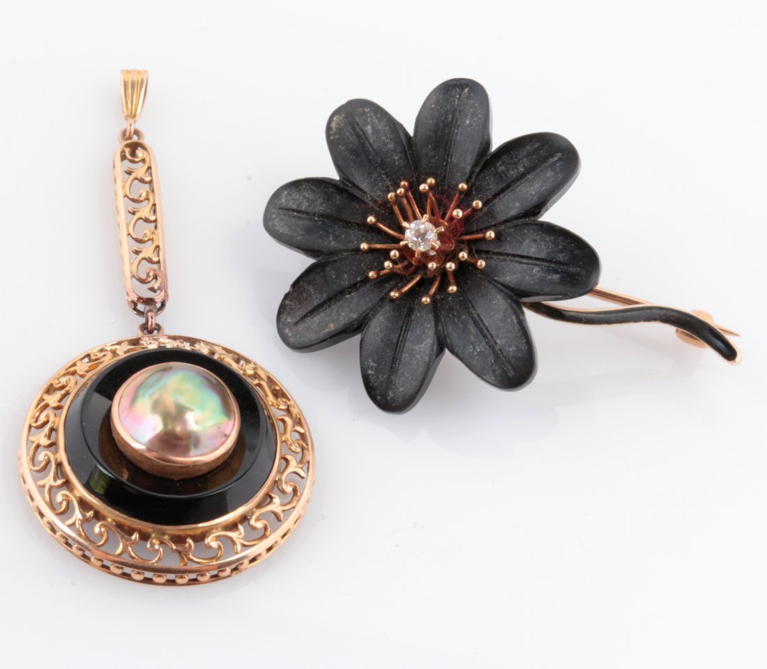 JET AND DIAMOND BROOCH PLUS A MABE PEARL PENDANT (1 of 6)