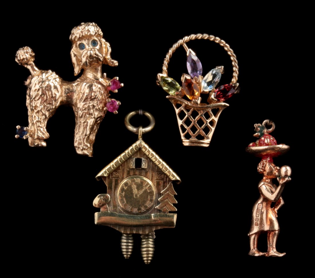 GOLD CHARMS AND A BROOCH, PLUS A VERMEIL CHARM (1 of 7)