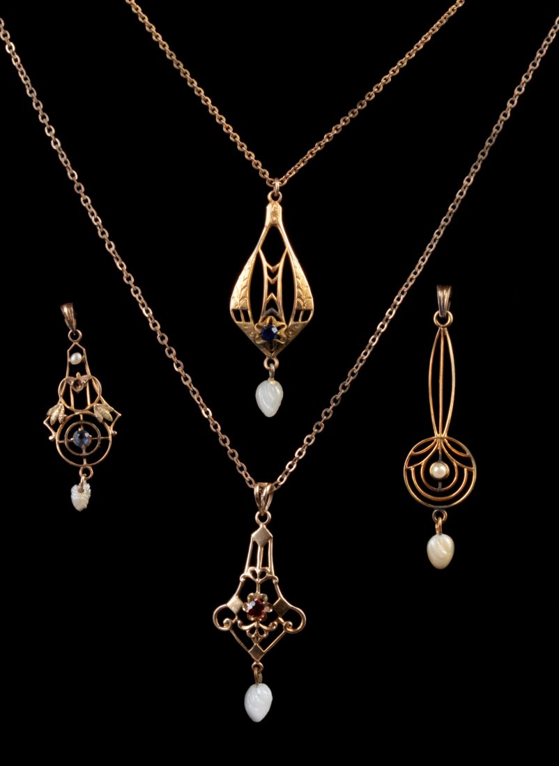 FOUR ANTIQUE LAVALIER PENDANTS (1 of 7)