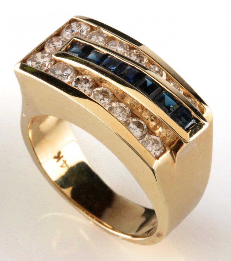 A FINE CONTEMPORARY DIAMOND AND SAPPHIRE FASHION RING (1 of 8)