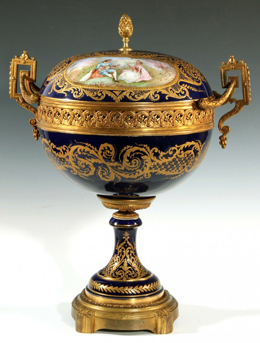 A FINE C. 1900 SEVRES TYPE COVERED COMPOTE OR POTPOURRI (1 of 9)