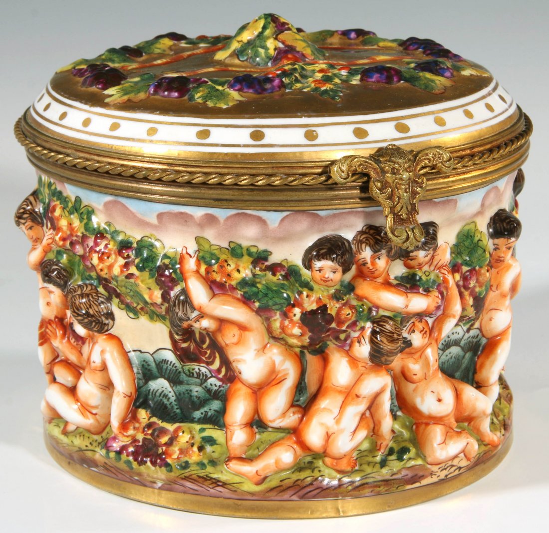 A FRENCH PORCELAIN CAPODIMONTE STYLE BOX (1 of 9)