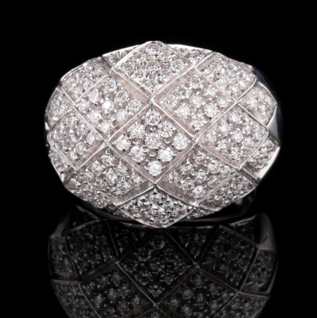 AN ELEGANT 18K WHITE GOLD AND DIAMOND COCKTAIL RING (1 of 7)