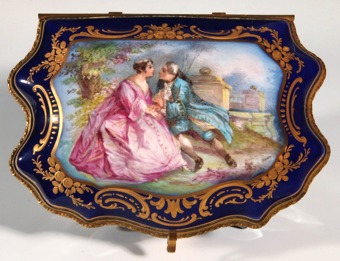 A SEVRES TYPE FRENCH PORCELAIN BOX (1 of 10)
