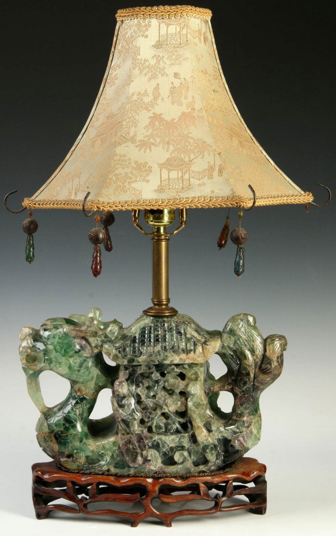 AN EARLY 20TH C. CHINESE CARVED QUARTZ TABLE LAMP (1 of 10)