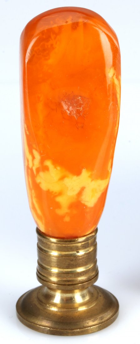AN ANTIQUE BUTTERSCOTCH AMBER DESK SEAL (1 of 8)