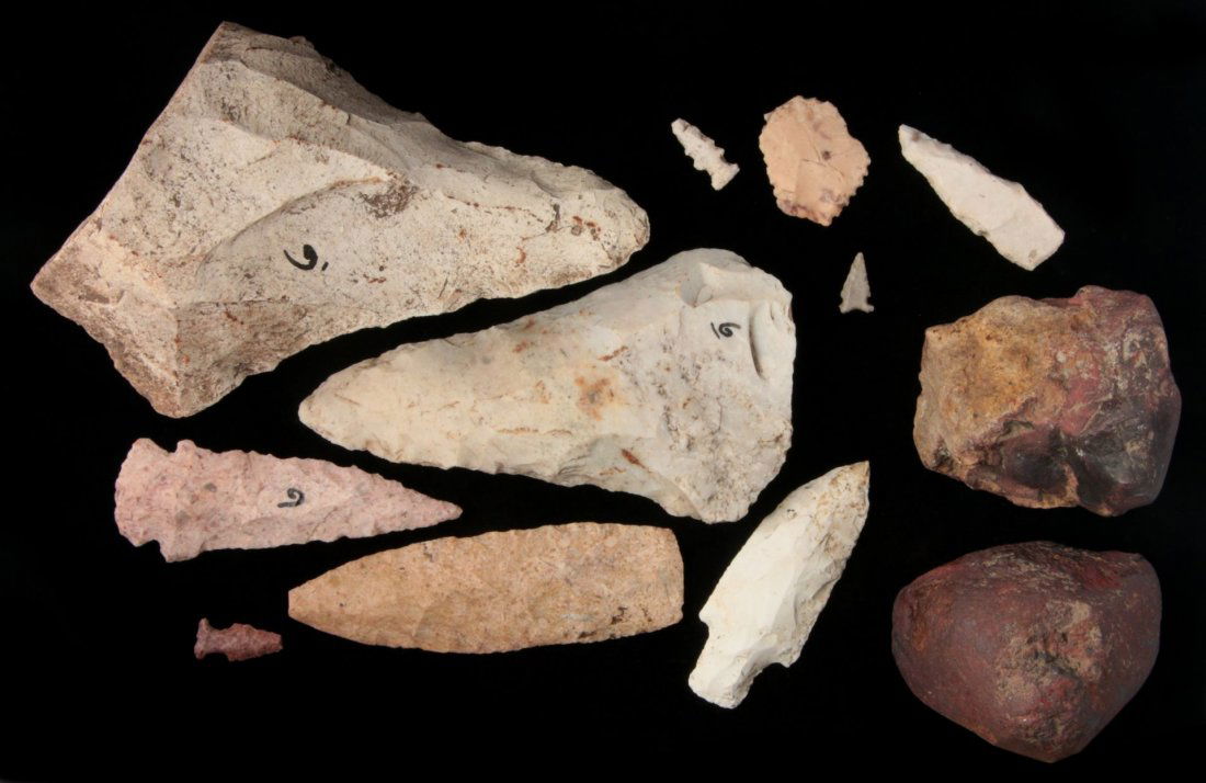 A GROUP OF KNIVES, BLADES, POINTS, SCRAPER ETC (1 of 9)