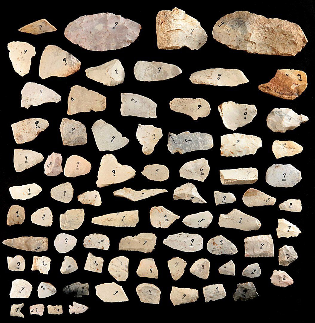 A LARGE GROUP OF VARIOUS ARTIFACTS (1 of 10)