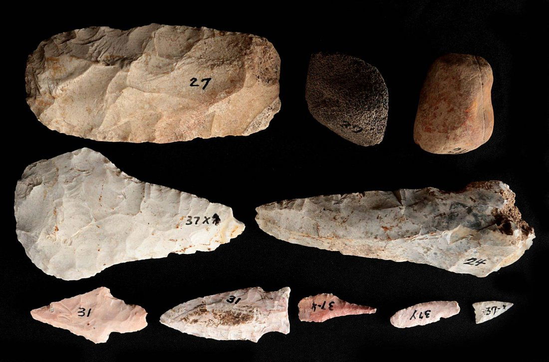 A LARGE GROUP OF VARIOUS ARTIFACTS (1 of 10)