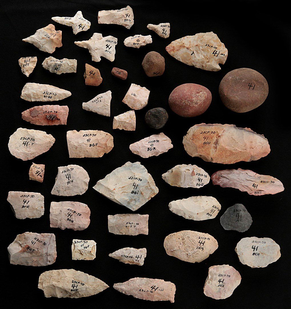 A LARGE GROUP OF VARIOUS ARTIFACTS (1 of 10)
