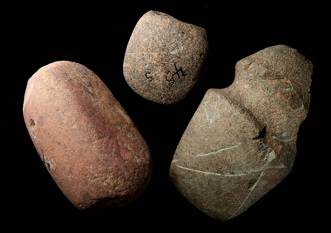 MANO GRINDING STONES AND 3/4 GROOVE AXE (1 of 10)