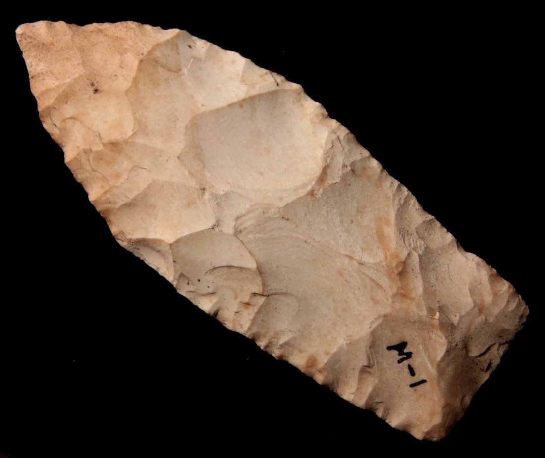 A 4.75 INCH WADLOW: Archaic culture. Measures 4.75 x 2 inches. George Nichols collection. From his notes regarding the M-1 site: "Wilton site. Located in field on bluff 3/4 mile north of Wilton, Mo."
