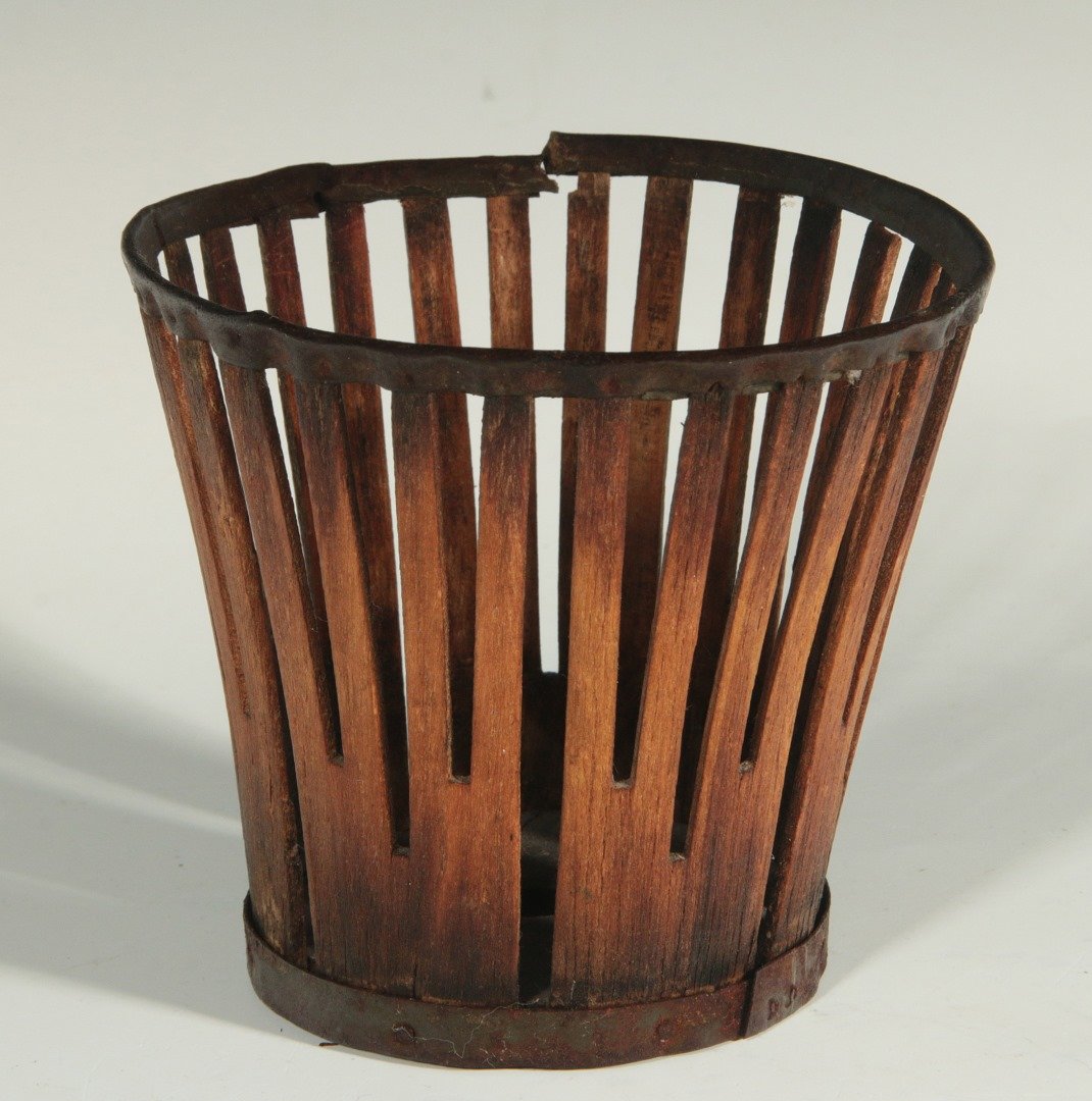 A 19TH CENTURY SHAKER BERRY BASKET (1 of 8)