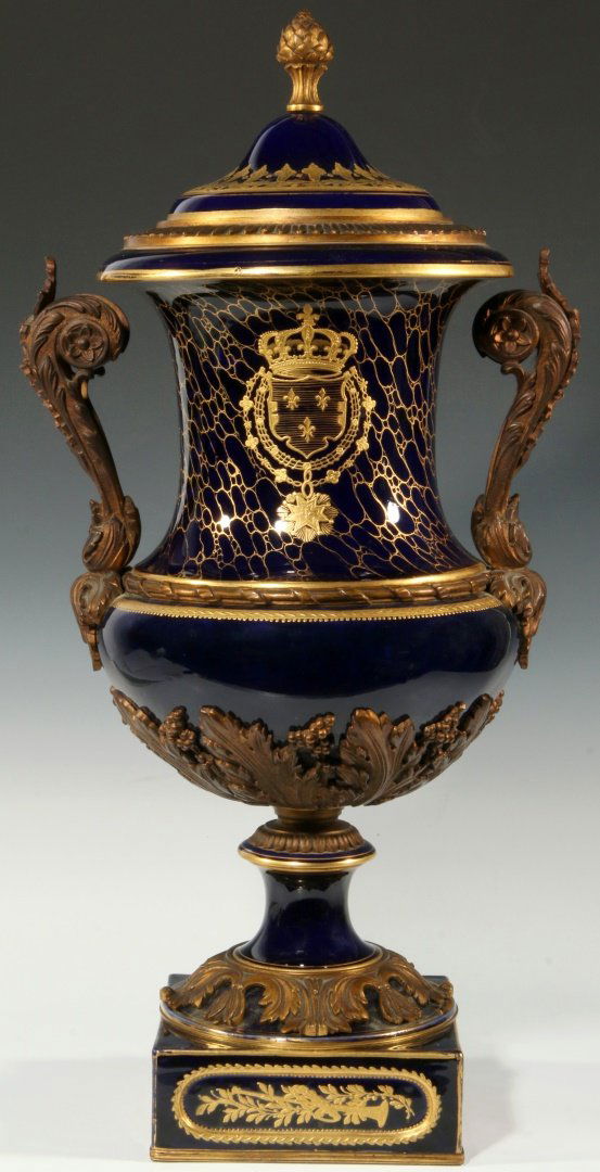 AN EXCEPTIONAL 19TH C. FRENCH PORCELAIN URN 24-INCHES (1 of 10)
