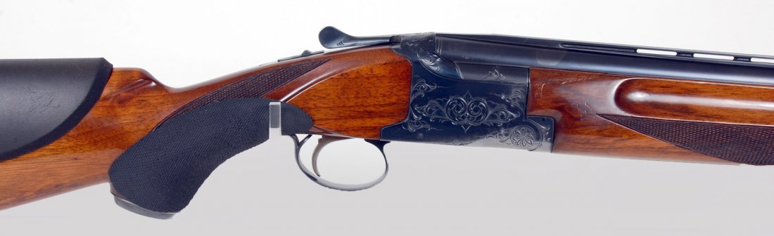 WINCHESTER 12 GAUGE MODEL 101 OVER/UNDER SHOTGUN: Serial number 109219, 26-inch vet rib barrel, modified and full chokes, nice condition. Very minor wood wear, otherwise very good condition. All firearms transfers for residents outside the state of K