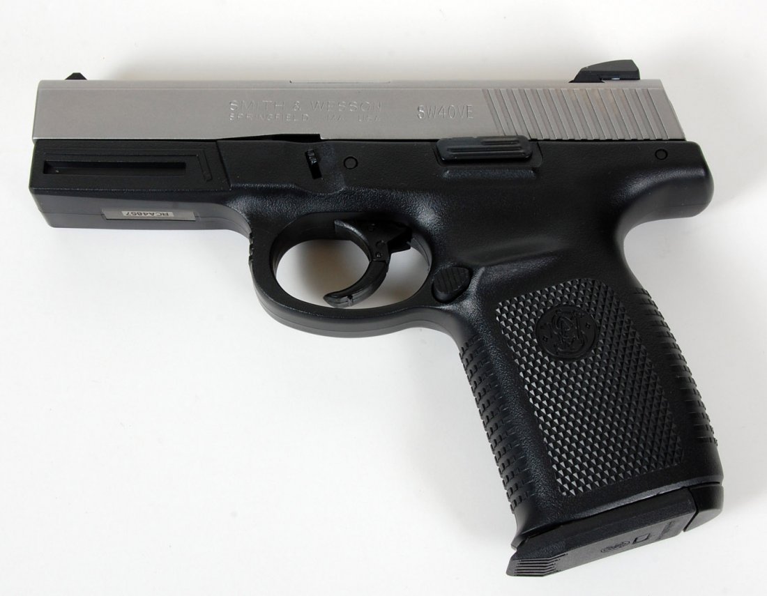 SMITH & WESSON SIGMA SW40VE SEMI-AUTOMATIC: Smith & Wesson Sigma Series 40 caliber semi-automatic, serial number RCA4857, excellent like-new condition, test fired only, original Smith & Wesson hard case with badge, original paperwork etc. All h