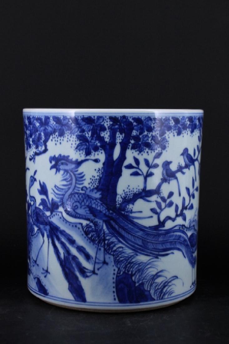 Chinese Qing Porcelain Blue White Brush Pot (1 of 7)