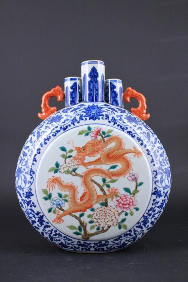 Chinese Qing Porcealin Blue&White Flask (1 of 9)