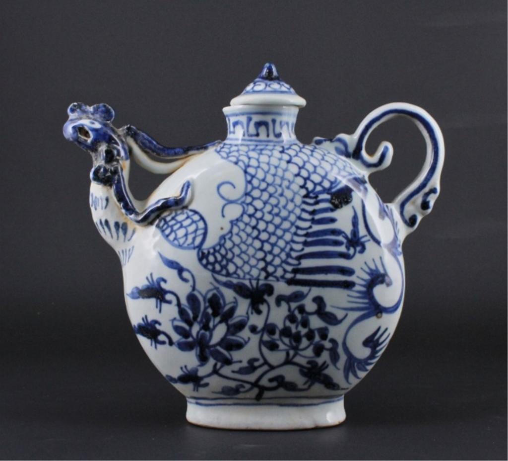 Chinese Ming Porcelain Blue&White TeaPot (1 of 6)