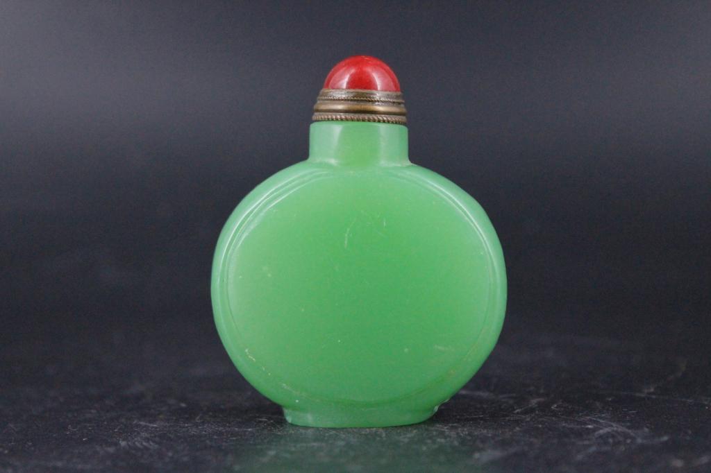 Old Chinese Snuff Bottle with Lid (1 of 5)