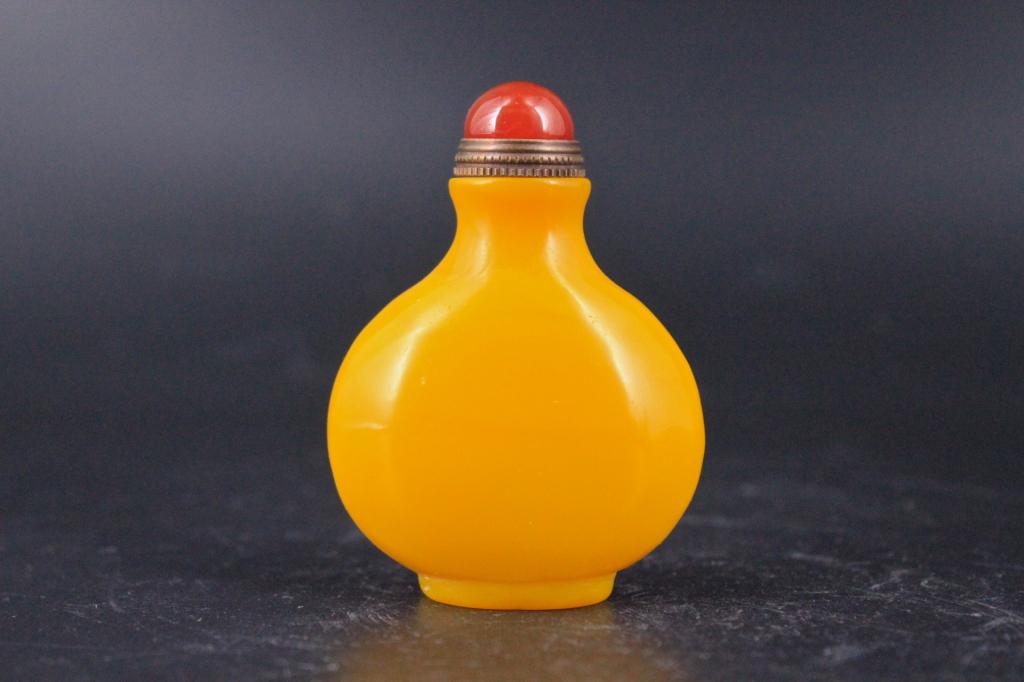 Old Chinese Snuff Bottle with Lid (1 of 5)