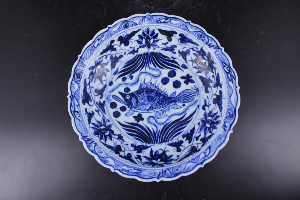Ming Porcelain Blue&White Fish Plate (1 of 7)