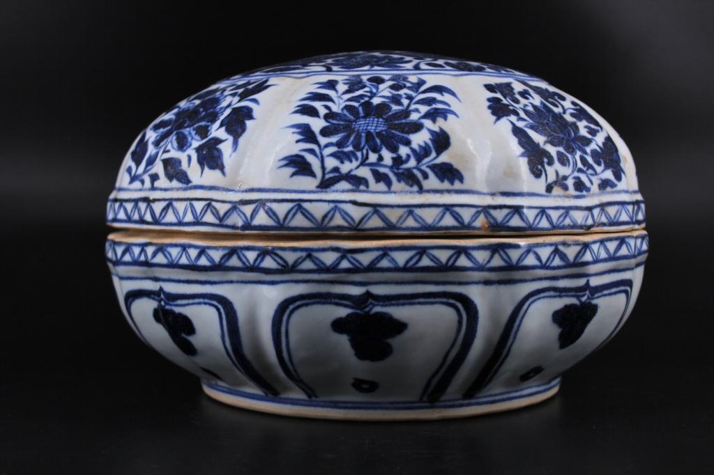 Large Ming Porcelain Blue&White Floral Box (1 of 8)