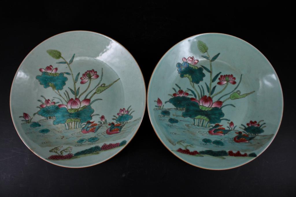 Pair of Qing Porcelain Famille Rose Plate (1 of 10)