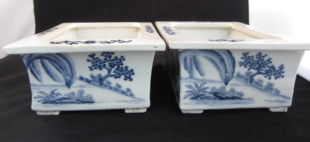 Pair of blue and white flat-bed water pots: Pair of blue and white flat-bed water pots - Qing Dynasty 9 ¼" W x 6 3/8" H Condition report - good