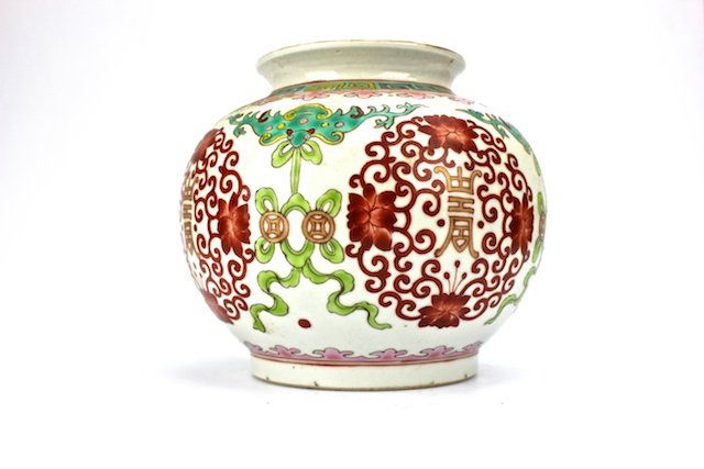 Chinese ceramic jar: Chinese ceramic jar with "da qing guang xu" marks on bottom 4 ¾ x 4 ¾" Condition report- good