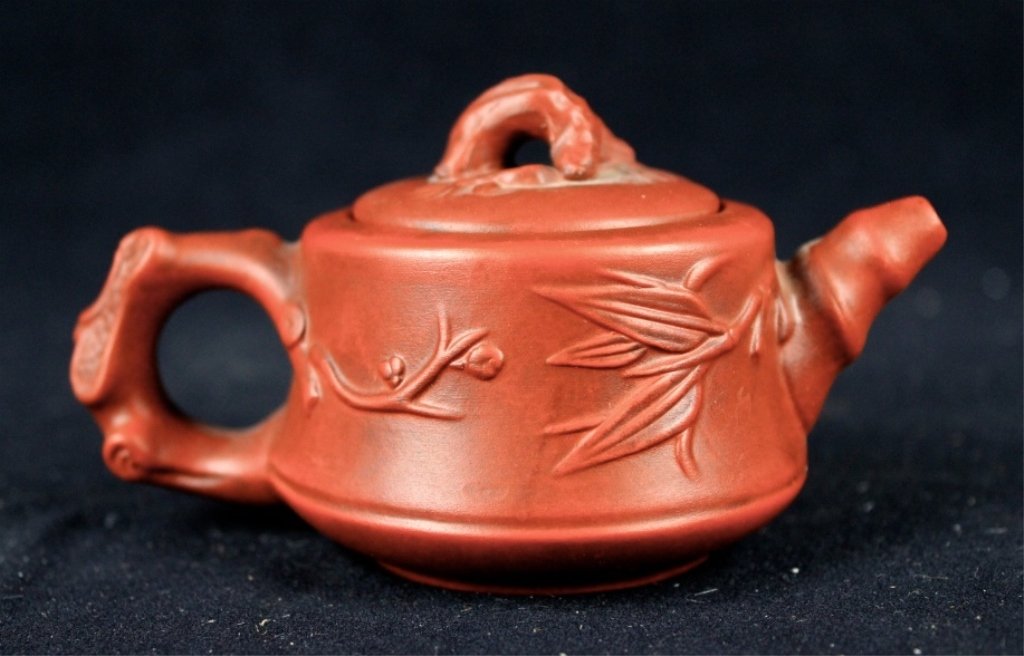 Chinese ZiSha TeaPot: Chinese ZiSha TeaPot 5 x 3 x 3"