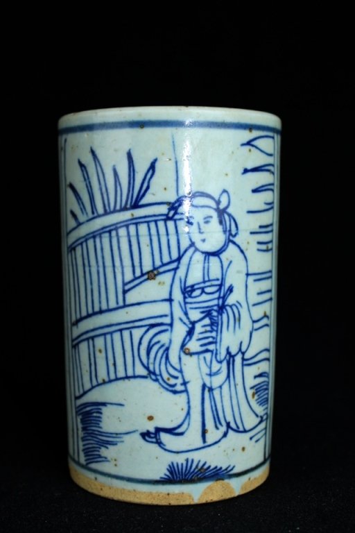 Chinese Ming Porcelain Brush Pot (1 of 4)