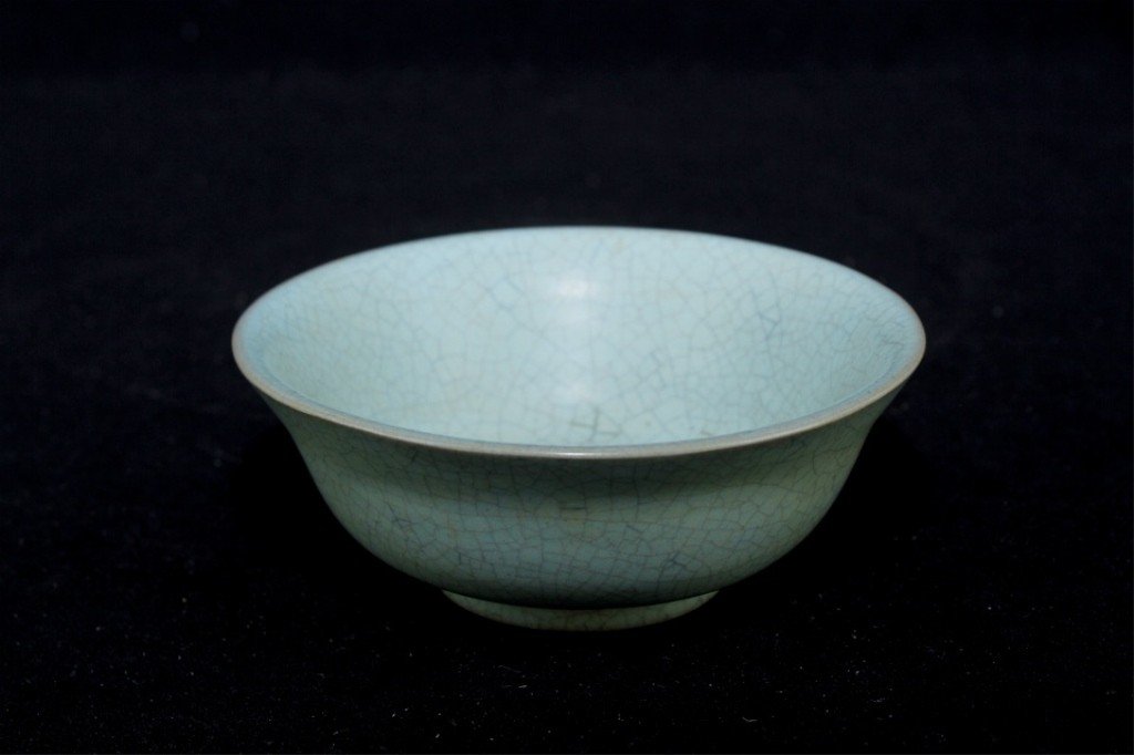 Chinese Song Porcelain Crackle Bowl (1 of 4)