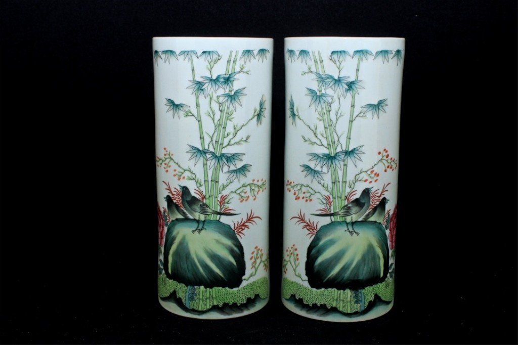 Pair of Chinese Qing Famille Rose Vase (1 of 6)