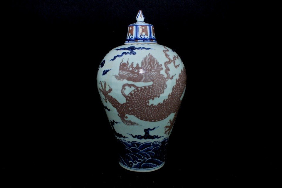 Chinese Ming Porcelain Blue&White Vase with Lid (1 of 9)