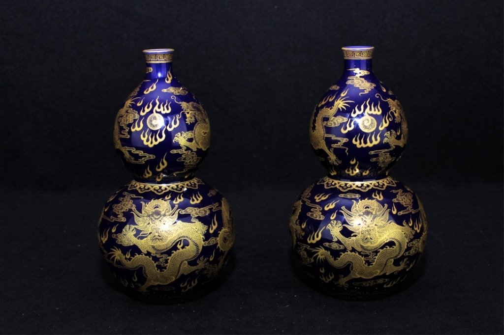Pair of Chinese Qing Porcelain Gourd Vase (1 of 8)