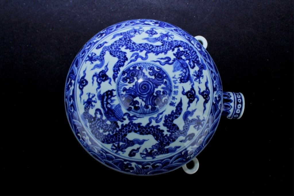 Chinese Ming Porcelain Blue&White Vase (1 of 8)