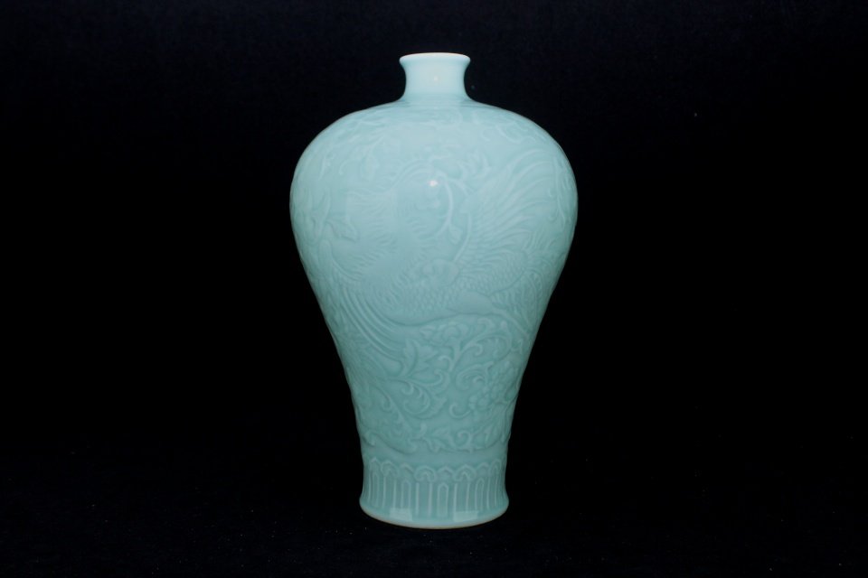 Large Chinese Qing Porcelain Dragon Vase (1 of 10)