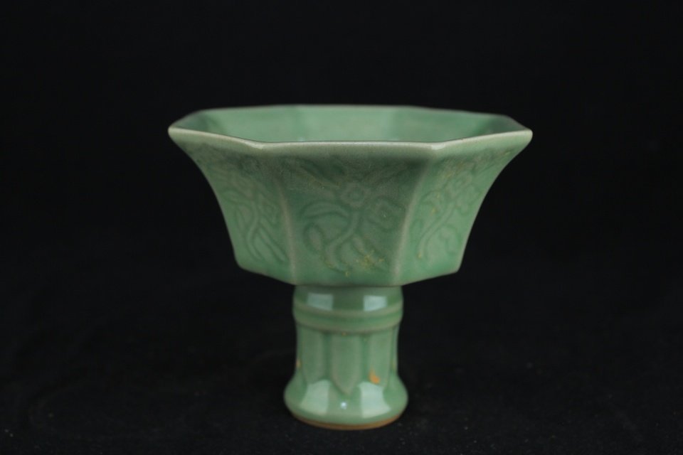Chinese Qing Porcelain LongQuan Handle Cup (1 of 5)