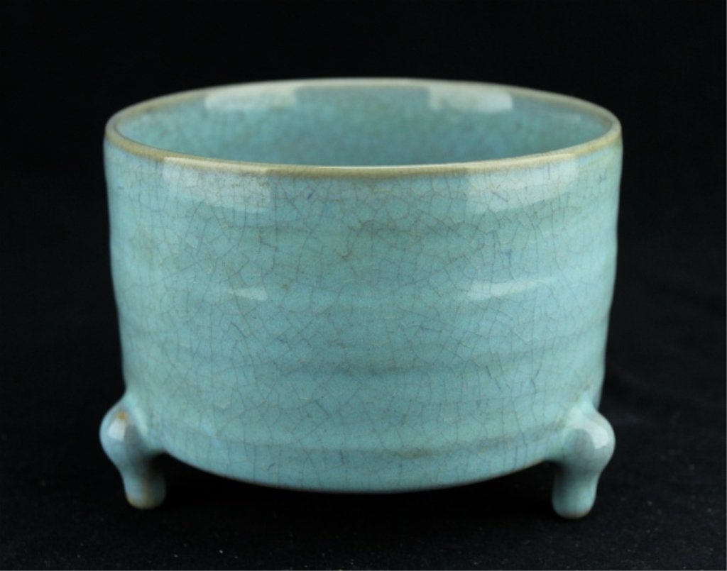 Chinese Song Porcelain Crackle Brush Pot (1 of 5)