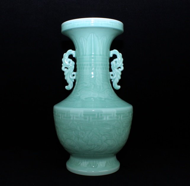 Large Chinese Qing Porcelain Vase (1 of 10)