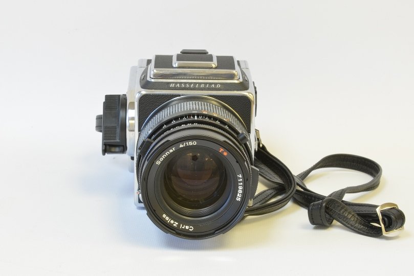 Hasselblad 503 cx with Sonar 150 MM F4 CFT* Lens: Hasselblad 503 cx with Sonar 150 MM F4 CFT* Lens #7119825, near mint condition.
