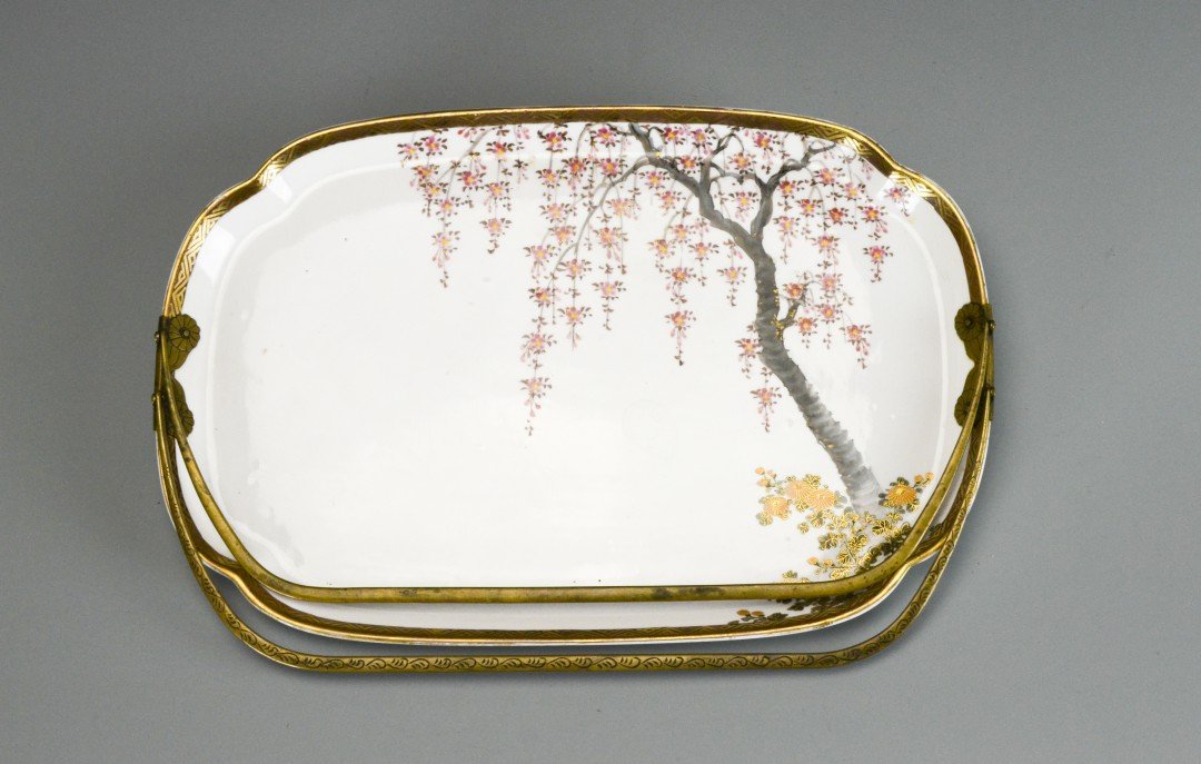 A Japanese Porcelain  Dish (1 of 4)