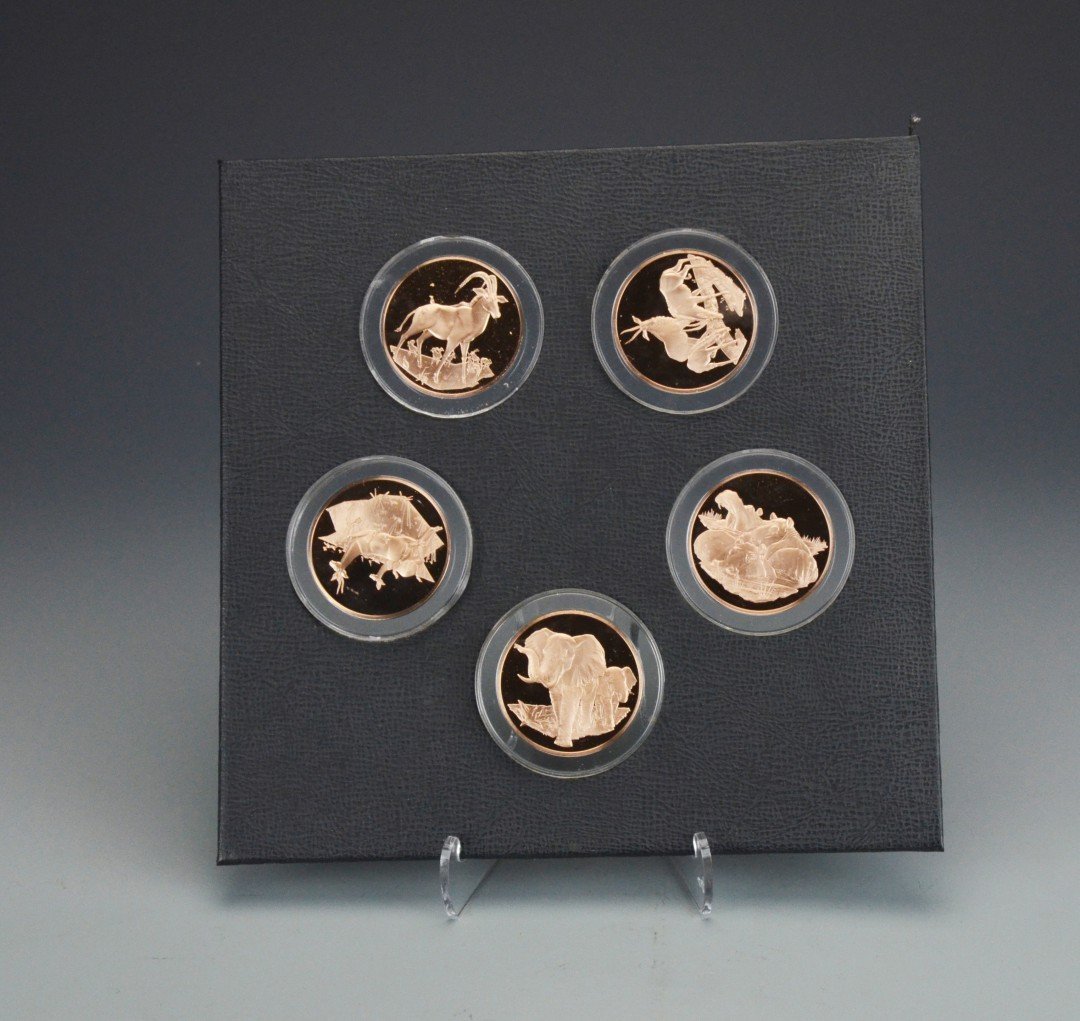 East African Wild Life Society Big Game Medals: A full set of 20 medals struck in bronze by Franklin Mint. The coins are in original plastic cases in original frame displaying five coins each. There is also the original book containing details abou