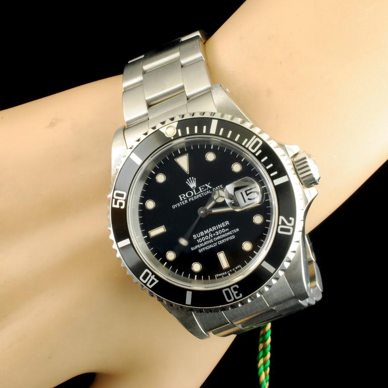 Rolex Black Submariner SS 40MM Wristwatch: Ref: WAG24000 Specification: Model: Submariner Movement: Perpetual, Self Winding Function: Instantaneous Quick Set Date Case Size: 40mm Case Material: Stainless Steel Bracelet Materials: Stainless Ste